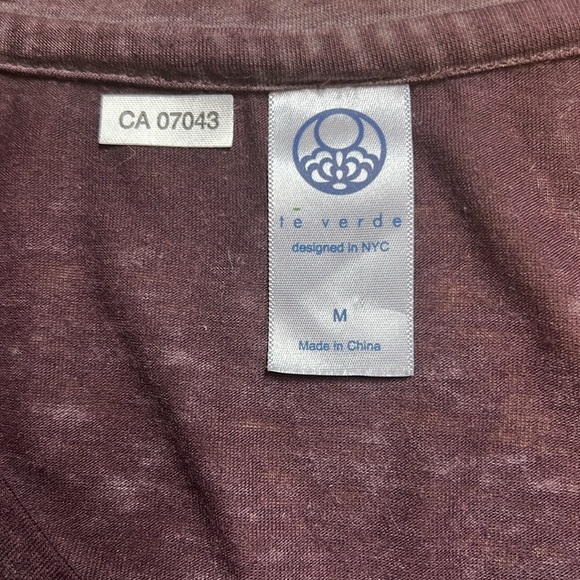 le verde Lightweight Open-back Lux T-Shirt Size Medium. - Picture 4 of 6